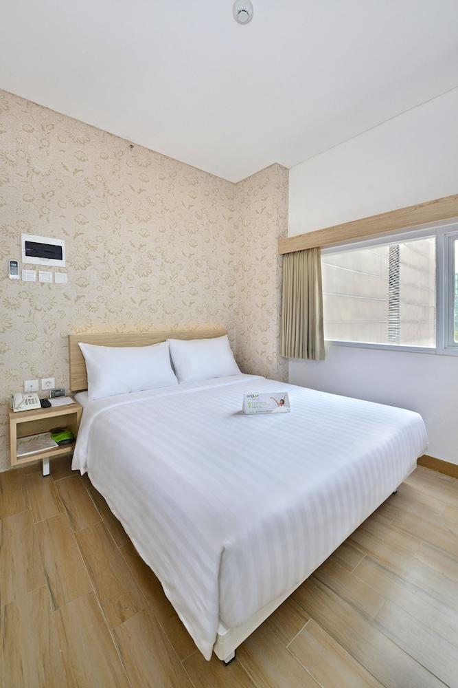 Whiz Hotel Falatehan Jakarta Exteriör bild