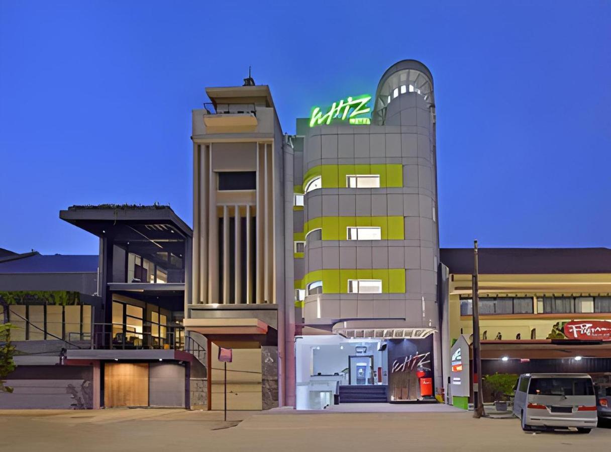 Whiz Hotel Falatehan Jakarta Exteriör bild