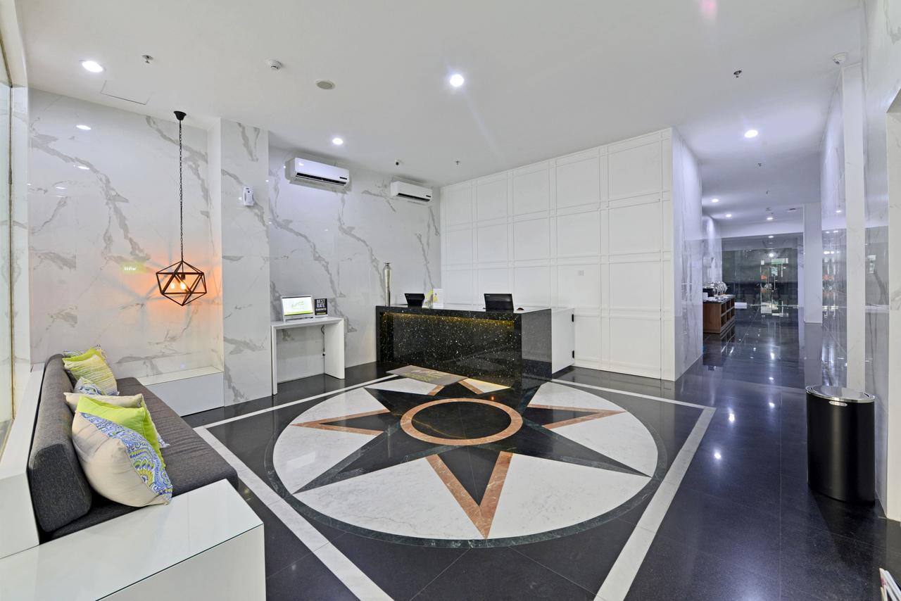 Whiz Hotel Falatehan Jakarta Exteriör bild