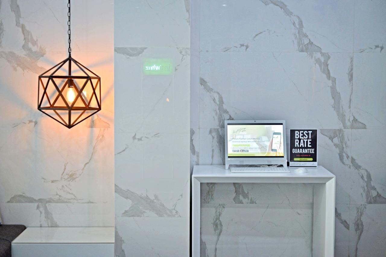 Whiz Hotel Falatehan Jakarta Exteriör bild