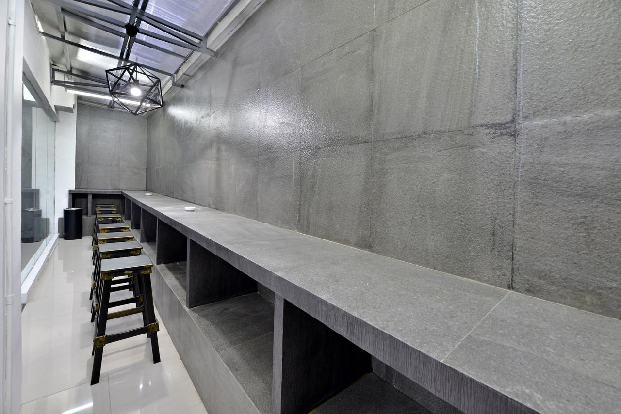 Whiz Hotel Falatehan Jakarta Exteriör bild